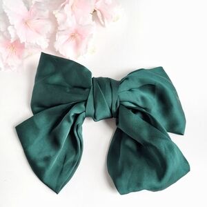 Satin Bow, Emerald